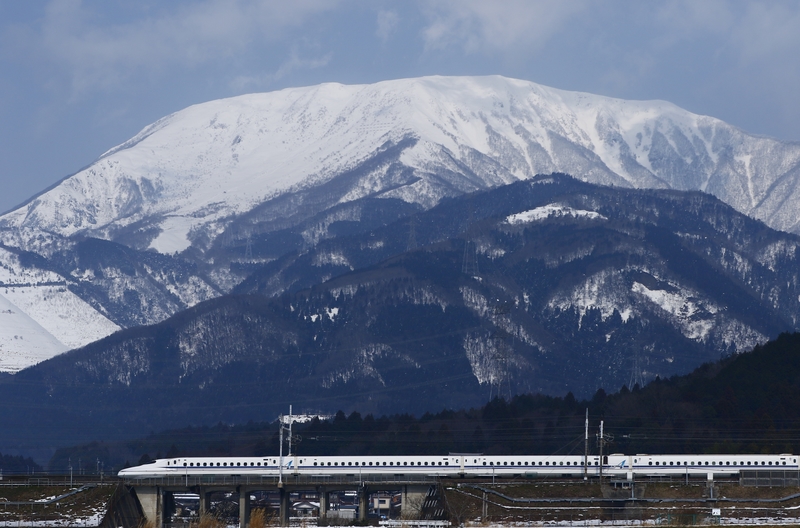 伊吹山と新幹線 19年 冬コンテスト 滋賀 びわ湖 虹色フォトコンテスト