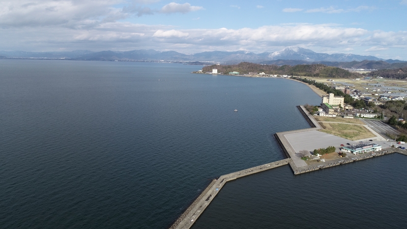 彦根港からの空撮写真です 19年 冬コンテスト 滋賀 びわ湖 虹色フォトコンテスト
